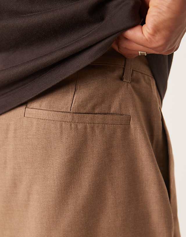 Asos ASOS DESIGN Horseshoe Fit Smart Trousers With Front Pintuck In Mushroom