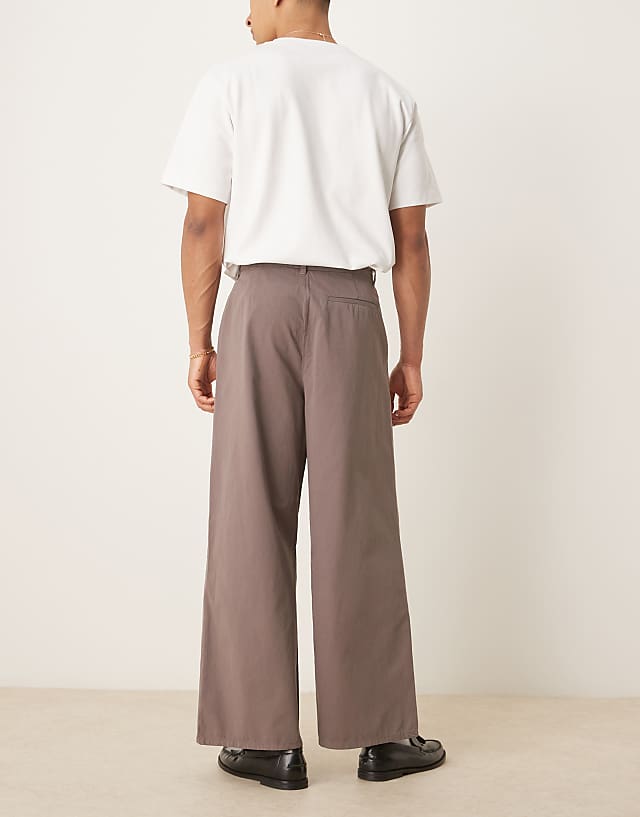 Asos ASOS DESIGN Horseshoe Smart Trousers With Front Pleat In Brown