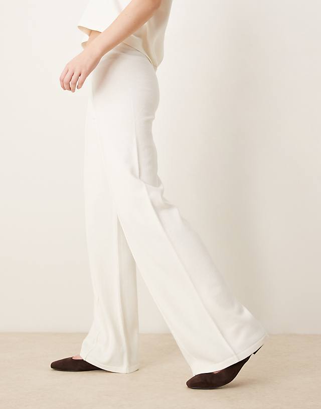 Asos ASOS DESIGN Knitted Structured Wide Leg Trouser With Seam Front Detail In Cream