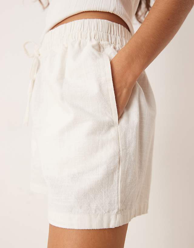 Asos ASOS DESIGN Linen Look Pull On Shorts In Off White