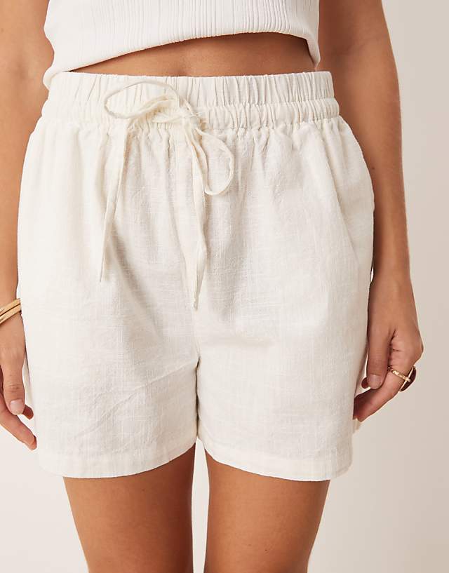 Asos ASOS DESIGN Linen Look Pull On Shorts In Off White