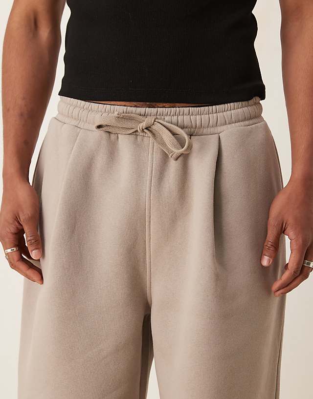 Asos ASOS DESIGN Oversized Basketball Short With Pleats In Grey