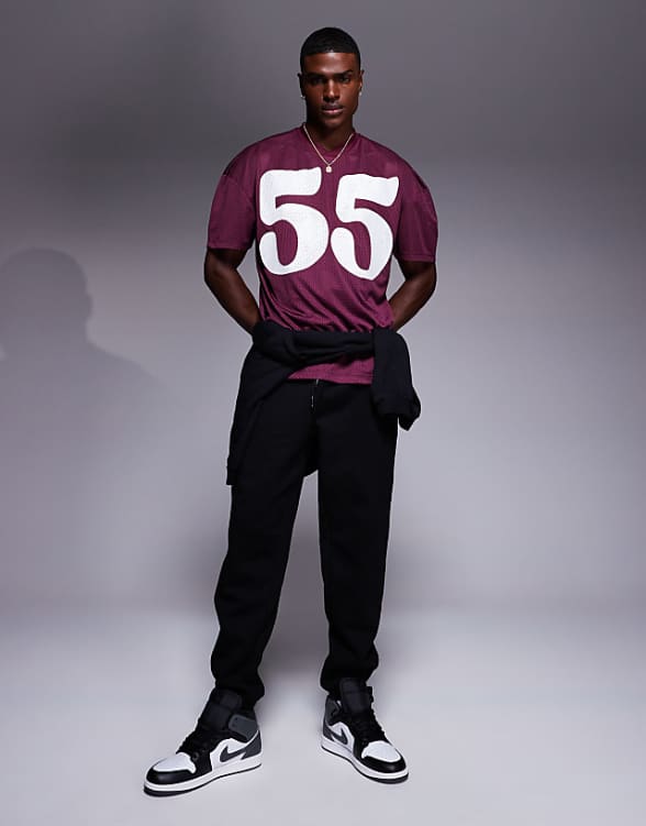 Asos ASOS DESIGN Oversized T-shirt With Dropped Shoulder And Sports Graphic In Burgundy Mesh
