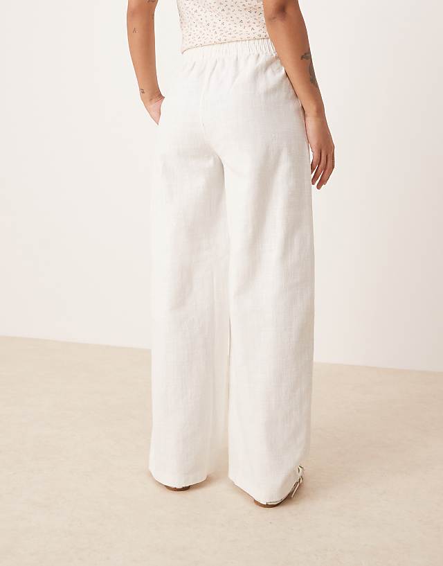 Asos ASOS DESIGN Petite Linen Look Pull On Trouser In Off White