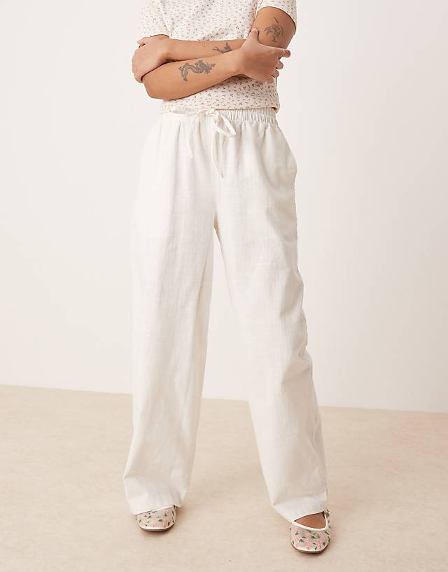Asos ASOS DESIGN Petite Linen Look Pull On Trouser In Off White