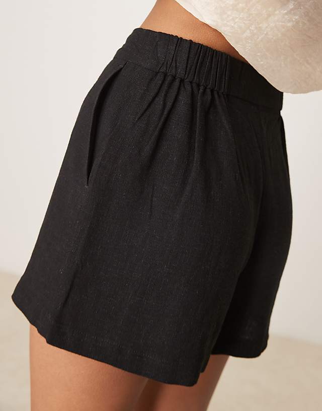 Asos ASOS DESIGN Petite Relaxed Dad Short With Linen In Black