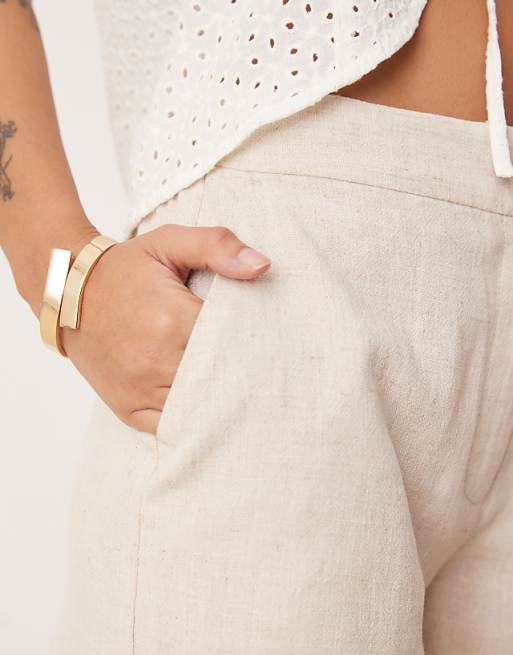 Asos ASOS DESIGN Petite Relaxed Dad Shorts With Linen In Stone