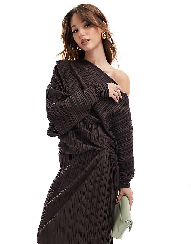 Asos ASOS DESIGN Plisse Fallen Shoulder Long Sleeve Midi Dress In Chocolate