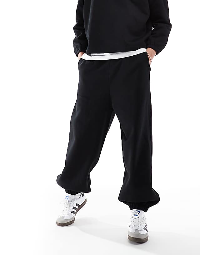 Asos ASOS DESIGN Premium Co-ord Heavyweight Oversized Balloon Jogger In Black - BLACK - BLACK