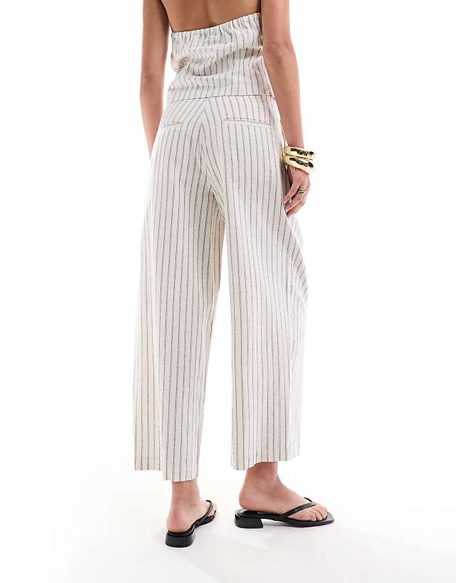 Asos ASOS DESIGN Raw Edge Barrel Leg Trouser With Linen In Stripe