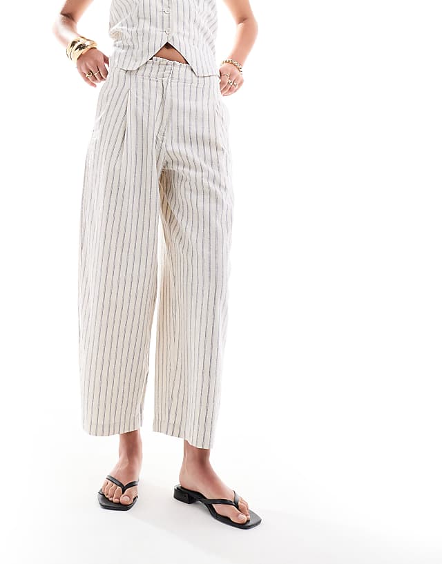 Asos ASOS DESIGN Raw Edge Barrel Leg Trouser With Linen In Stripe