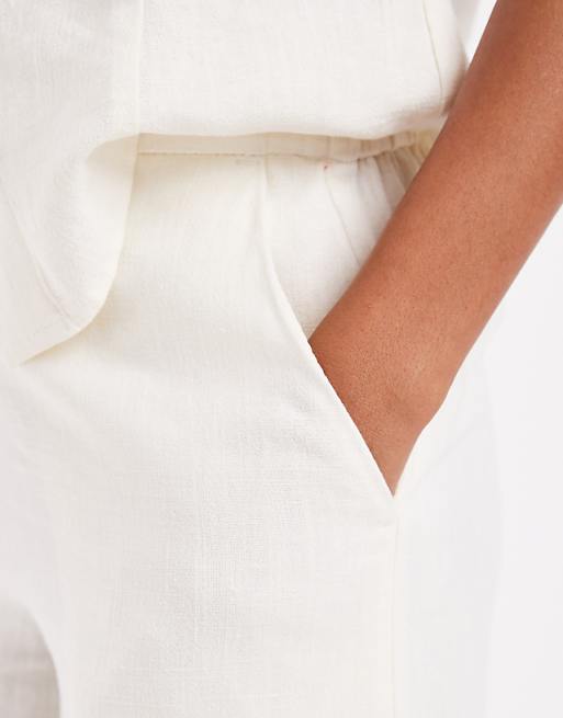 Asos ASOS DESIGN Relaxed Dad Shorts With Linen In Cream