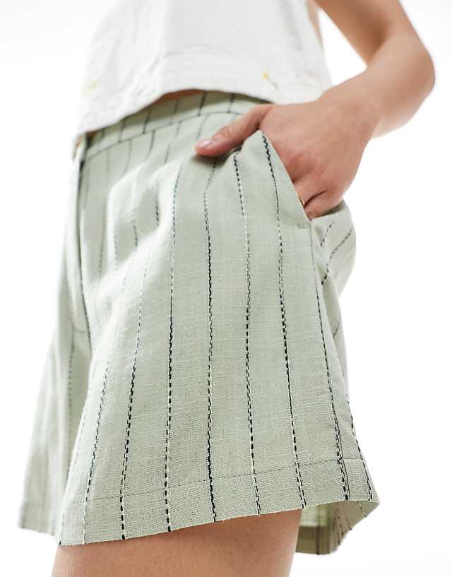 Asos ASOS DESIGN Relaxed Shorts With Linen In Sage Stripe