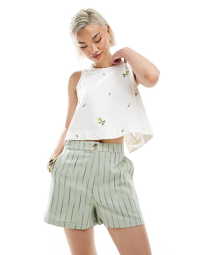Asos ASOS DESIGN Relaxed Shorts With Linen In Sage Stripe