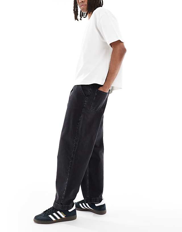 Asos ASOS DESIGN Relaxed Tapered Jeans In Washed Black