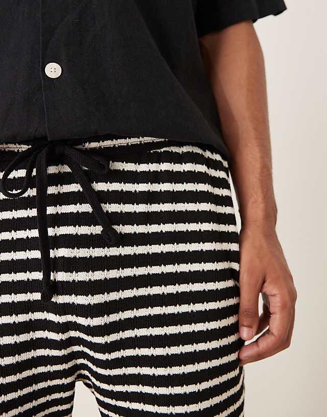 Asos ASOS DESIGN Slim 12cm Shorts With Black And White Stripe