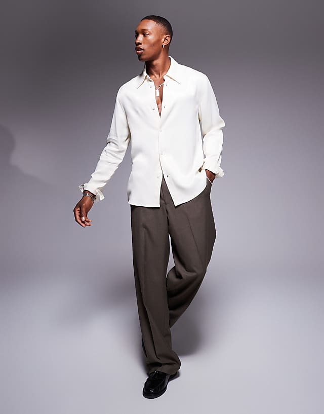 Asos ASOS DESIGN Slim Fit Shirt With 70s Collar In Cream Satin