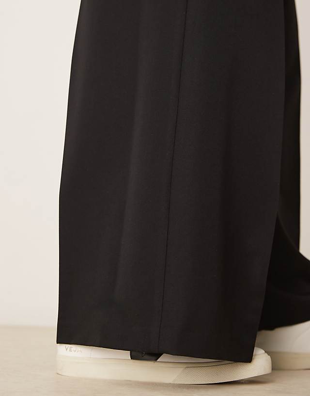 Asos ASOS DESIGN Smart Extreme Wide Leg Trousers With Front Pleat In Black