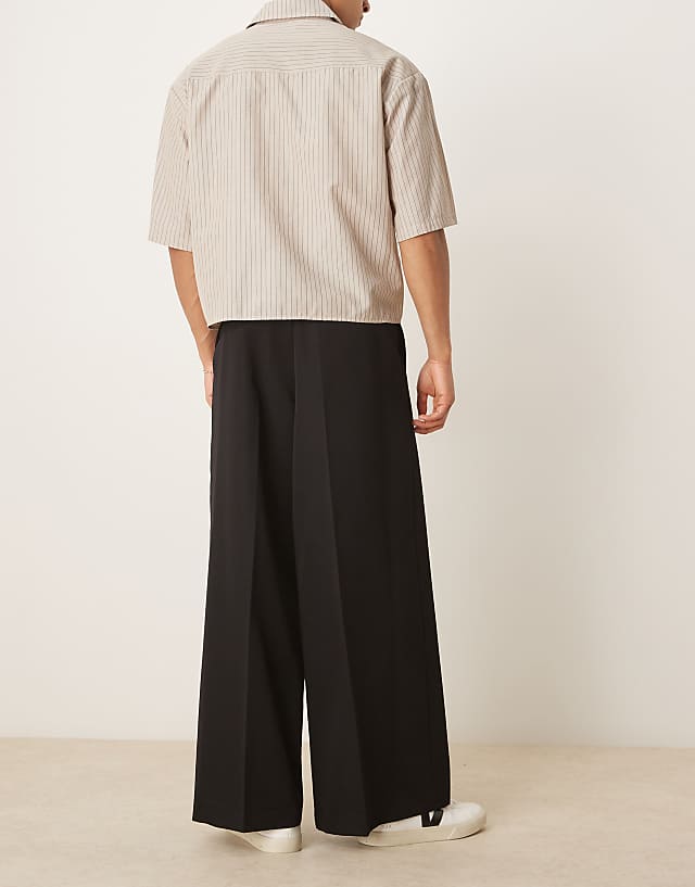 Asos ASOS DESIGN Smart Extreme Wide Leg Trousers With Front Pleat In Black