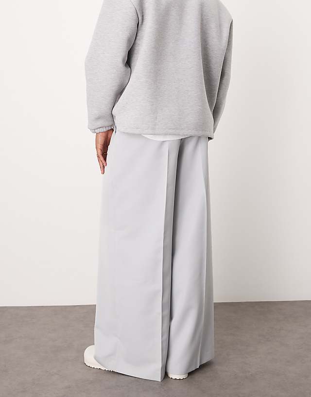 Asos ASOS DESIGN Smart Extreme Wide Leg Trousers With Front Pleat In Light Grey