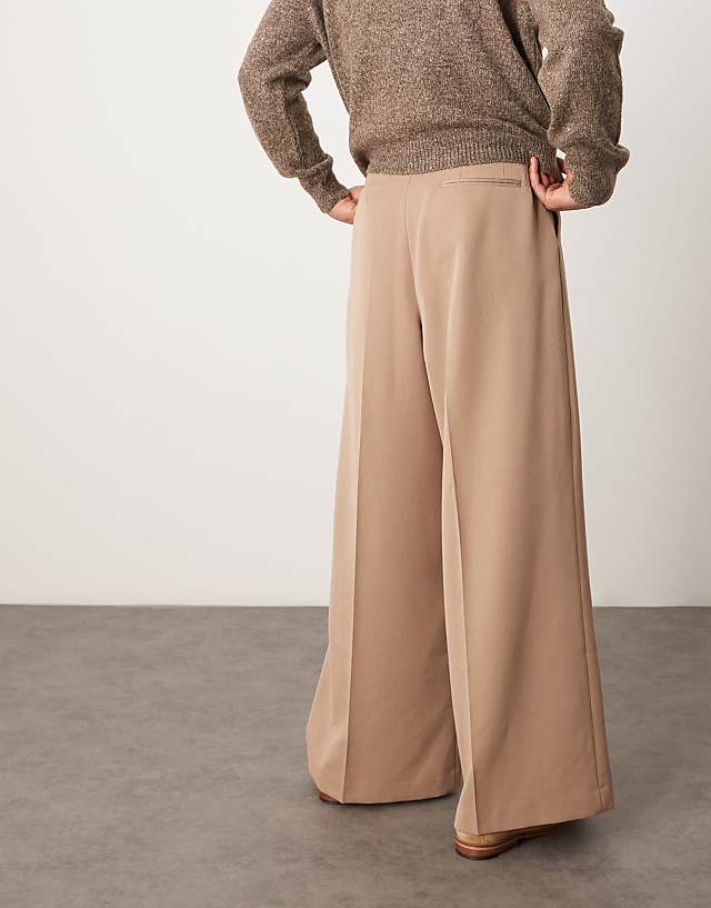 Asos ASOS DESIGN Smart Extreme Wide Leg Trousers With Front Pleat In Camel
