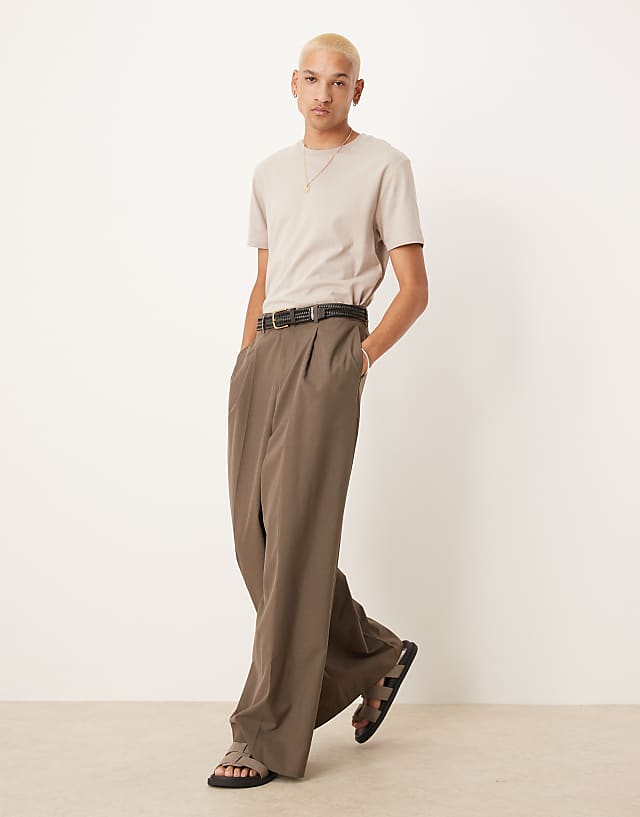 Asos ASOS DESIGN Smart Extreme Wide Trousers With Front Pleat In Brown