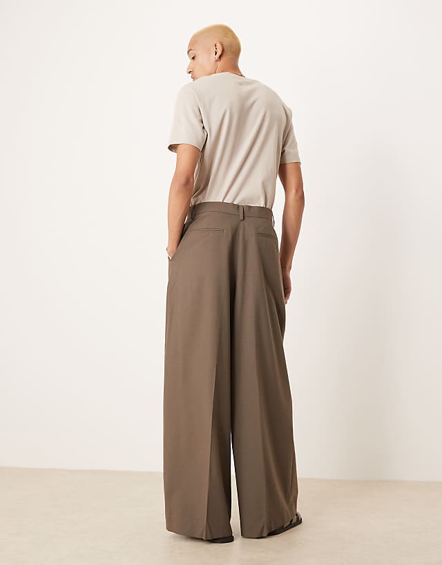 Asos ASOS DESIGN Smart Extreme Wide Trousers With Front Pleat In Brown