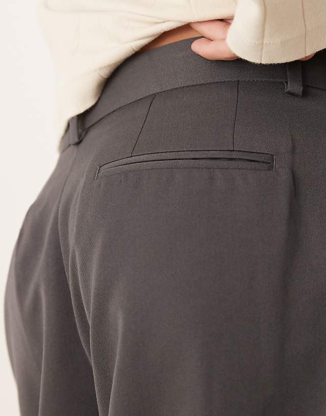 Asos ASOS DESIGN Smart Loose Fit Trousers With Front Pleat In Charcoal