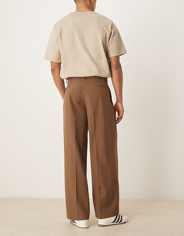 Asos ASOS DESIGN Smart Loose Fit Trousers With Front Pleat In Brown
