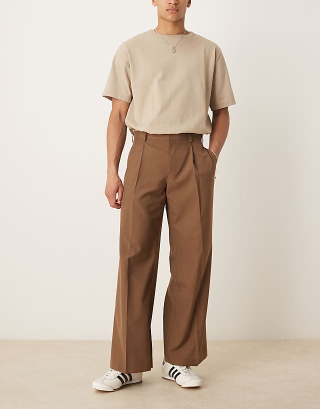 Asos ASOS DESIGN Smart Loose Fit Trousers With Front Pleat In Brown