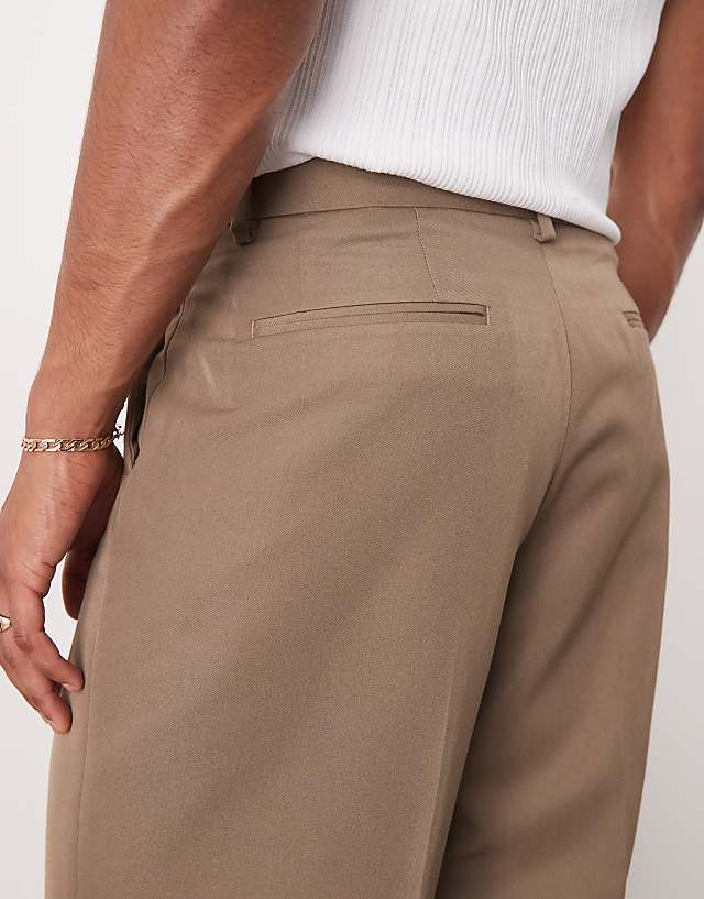 Asos ASOS DESIGN Smart Loose Fit Trousers With Front Pleat In Brown