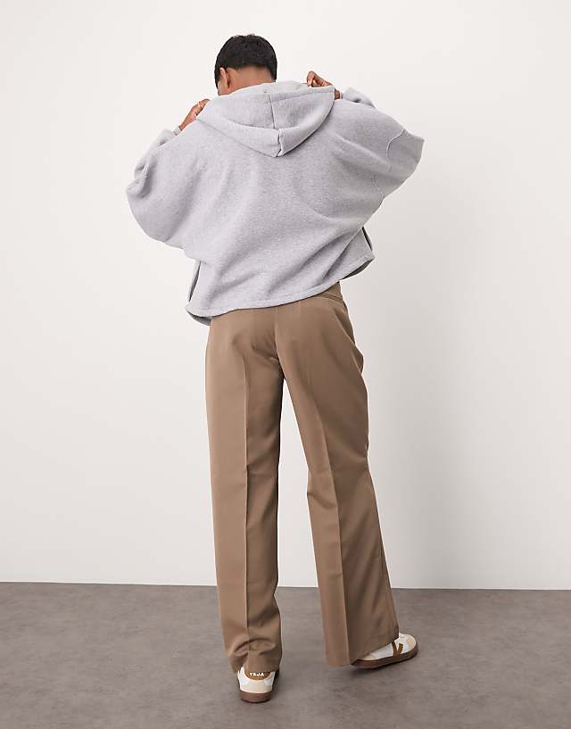 Asos ASOS DESIGN Smart Loose Fit Trousers With Front Pleat In Brown