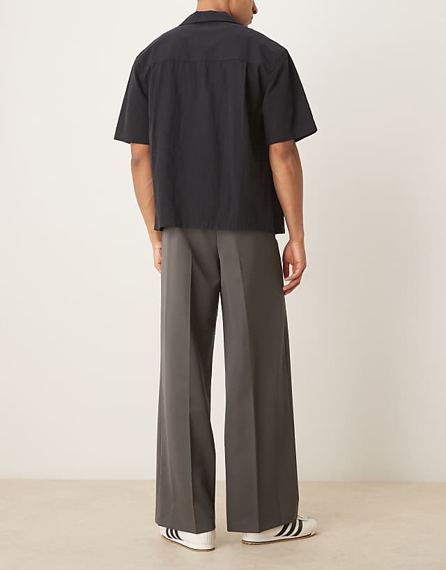 Asos ASOS DESIGN Smart Loose Leg Trousers With Pintucks In Charcoal