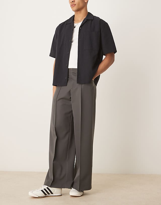 Asos ASOS DESIGN Smart Loose Leg Trousers With Pintucks In Charcoal