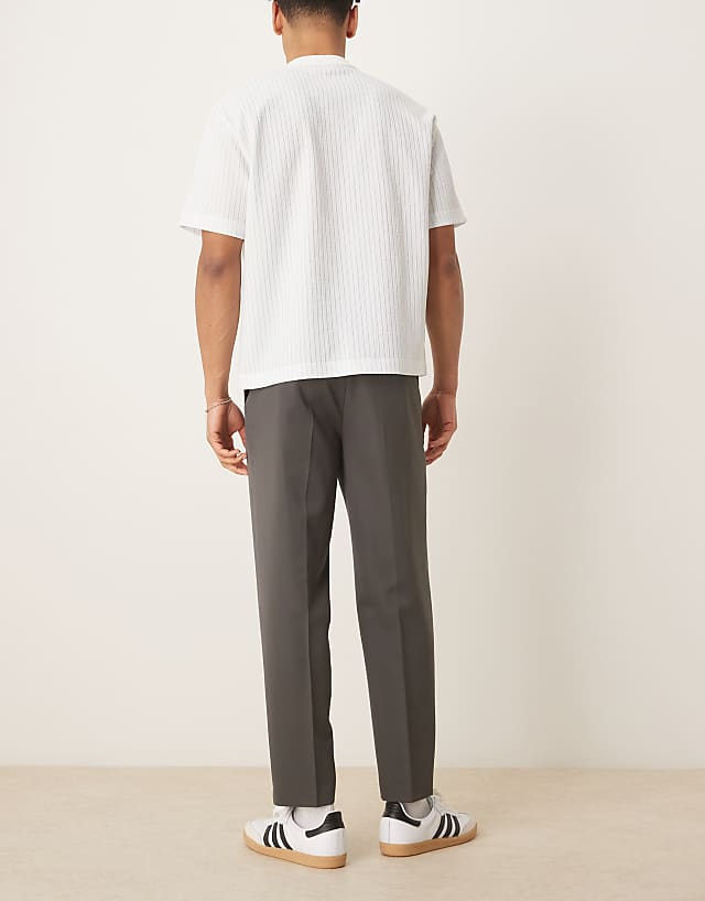 Asos ASOS DESIGN Smart Relaxed Tapered Trousers With Front Pleat In Charcoal