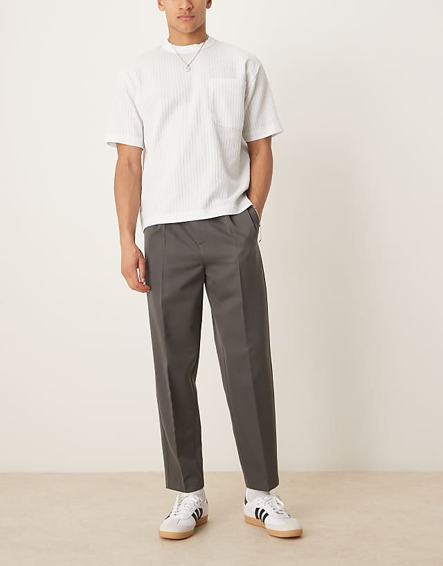 Asos ASOS DESIGN Smart Relaxed Tapered Trousers With Front Pleat In Charcoal