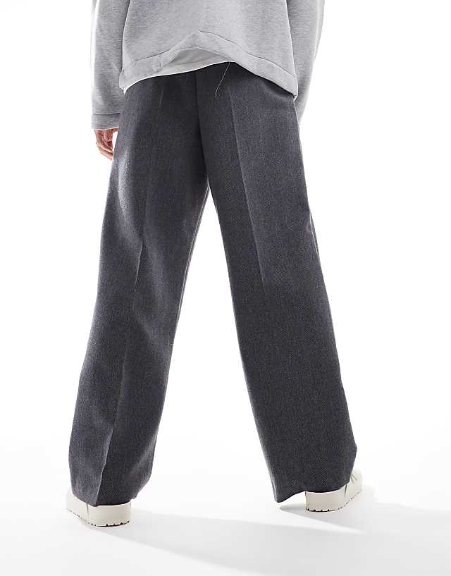 Asos ASOS DESIGN Smart Wide Leg Pleated Trousers In Charcoal With Wool Herringbone