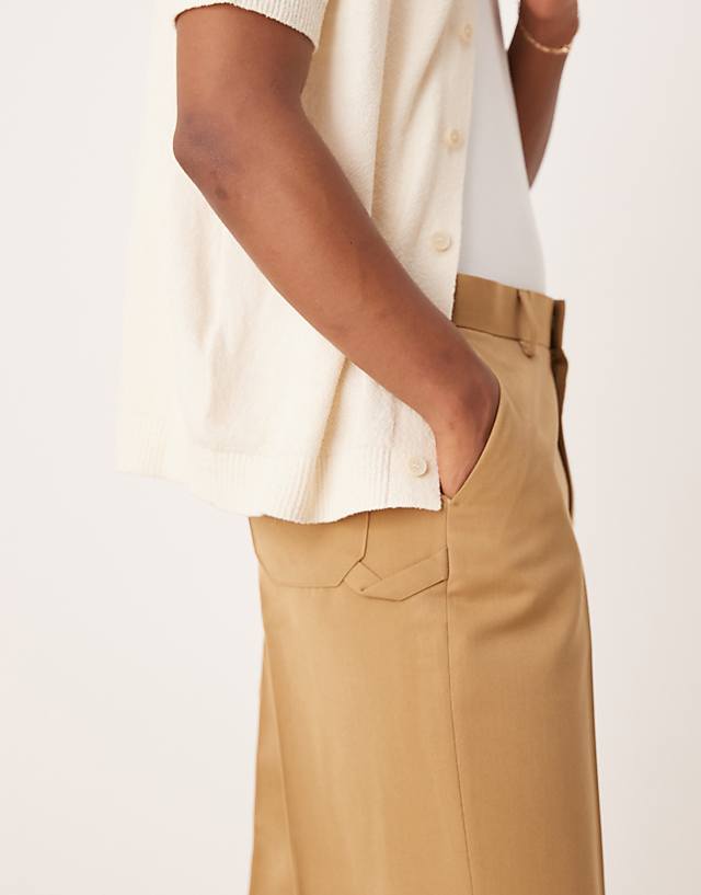 Asos ASOS DESIGN Smart Wide Leg Trousers With Carpenter Pocket In Camel