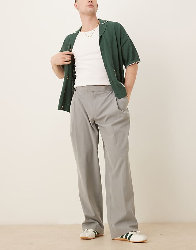 Asos ASOS DESIGN Smart Wide Leg Trousers With Deep Pleats In Light Grey