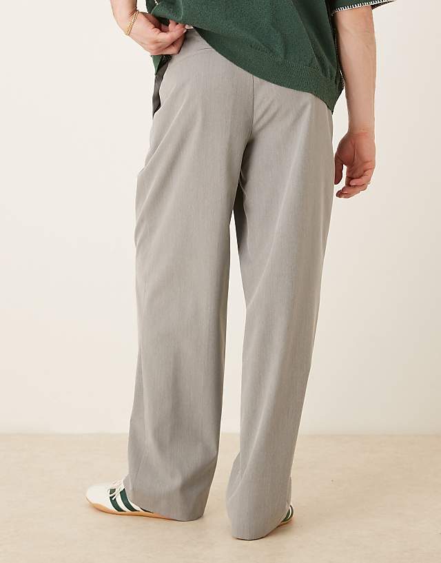 Asos ASOS DESIGN Smart Wide Leg Trousers With Deep Pleats In Light Grey