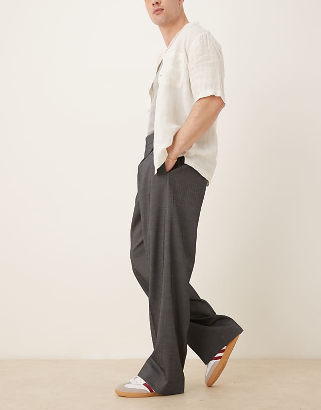 Asos ASOS DESIGN Smart Wide Leg Trousers With Front Pleat In Grey Herringbone With Elasticated Waist