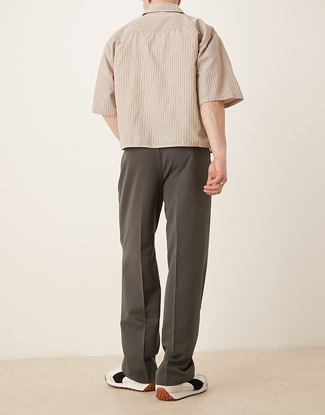 Asos ASOS DESIGN Smart Wide Leg Trousers With Front Pleats In Dark Grey