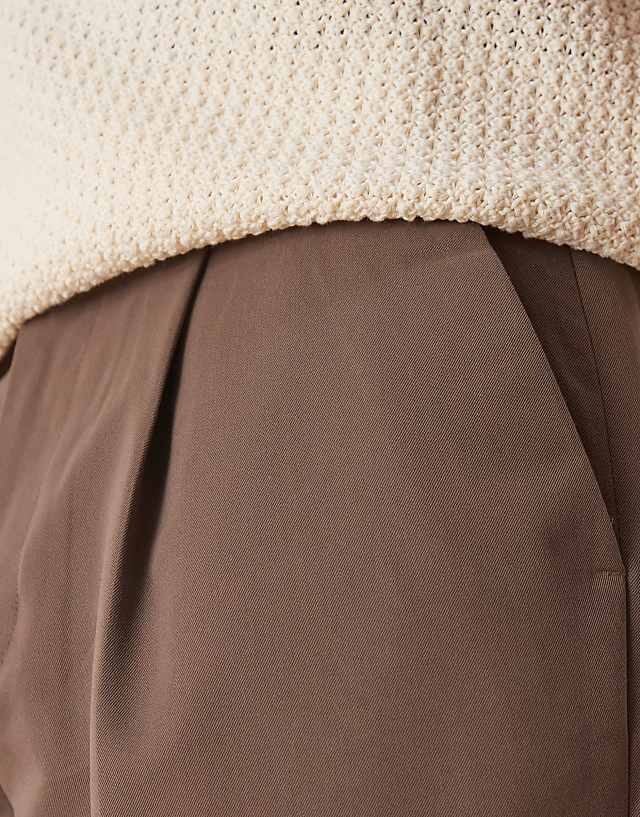 Asos ASOS DESIGN Smart Wide Leg Trousers With Front Pleats In Brown