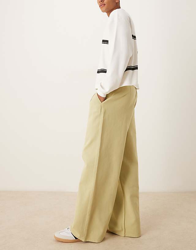 Asos ASOS DESIGN Super Baggy Jeans With Pleats In Green