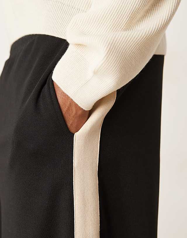 Asos ASOS DESIGN Super Baggy Jogger With Taping In Black