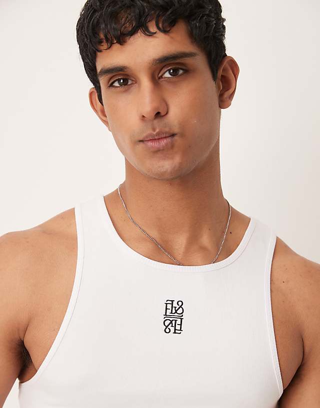 Asos ASOS DESIGN Super Heavyweight Muscle Fit Vest In White With Logo Embroidery