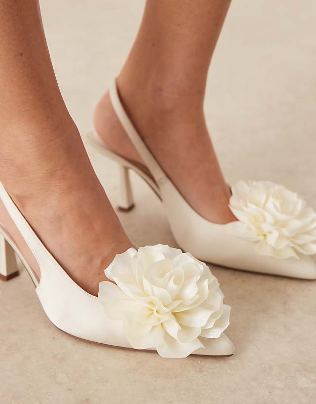 Asos ASOS DESIGN Wide Fit Sunrise Corsage Slingback Mid Heeled Shoes In Ivory