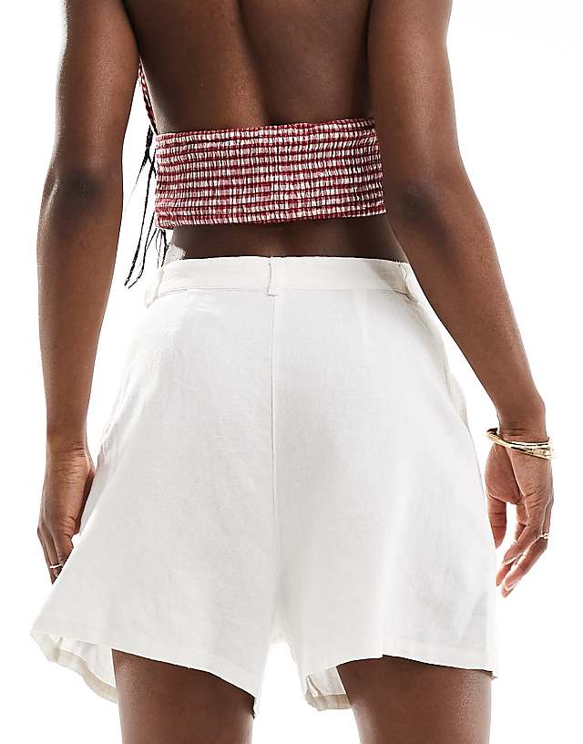 Asos Pull&Bear Linen Look Short In White