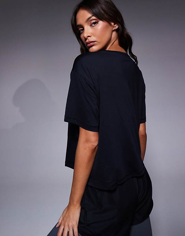 Asos Under Armour Motion T-shirt In Black