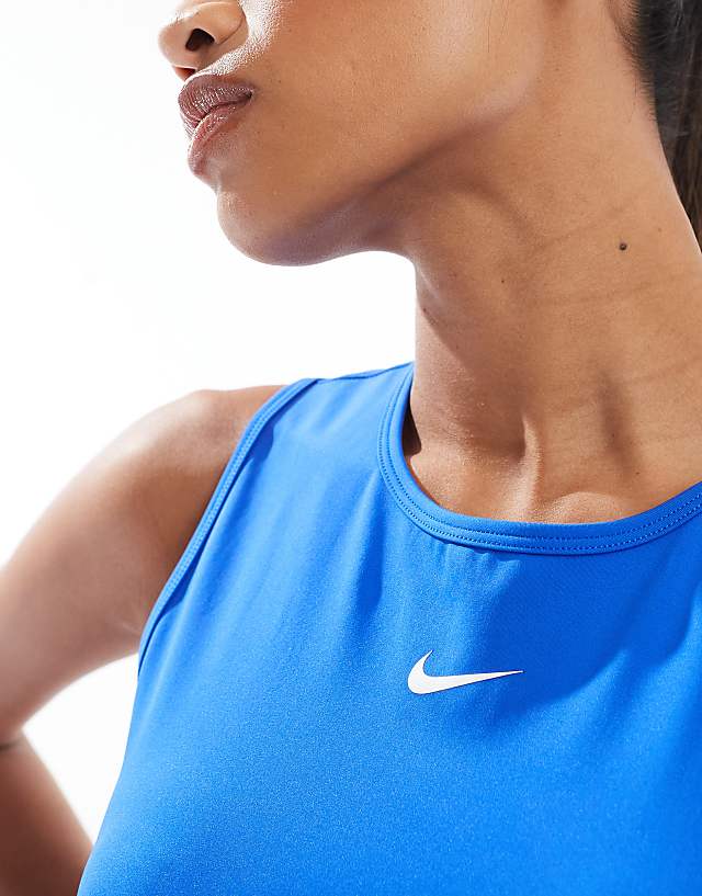 Asos Nike Pro Training 365 Dri-FIT Cropped Vest In Royal Blue